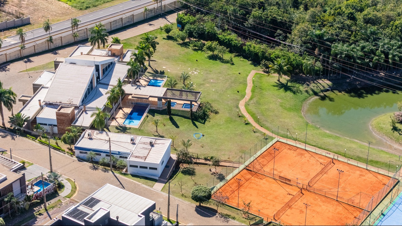 Terreno em Condomínio à venda no Village do Lago: