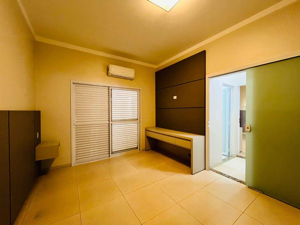 Casa em Condomínio à venda no Village do Lago: 