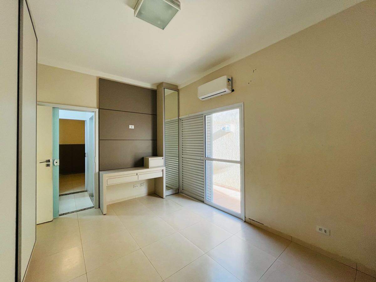 Casa em Condomínio à venda no Village do Lago: 