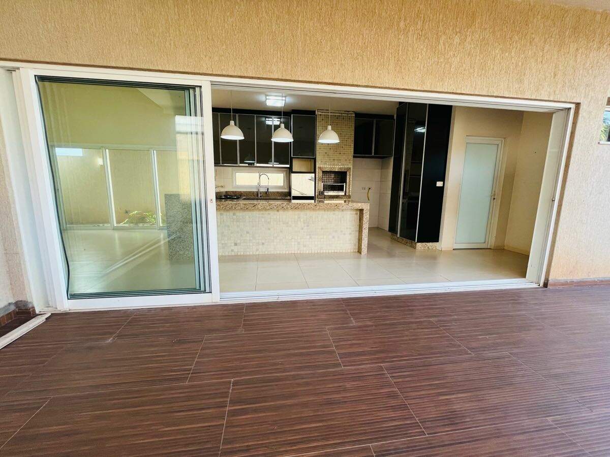 Casa em Condomínio à venda no Village do Lago: 