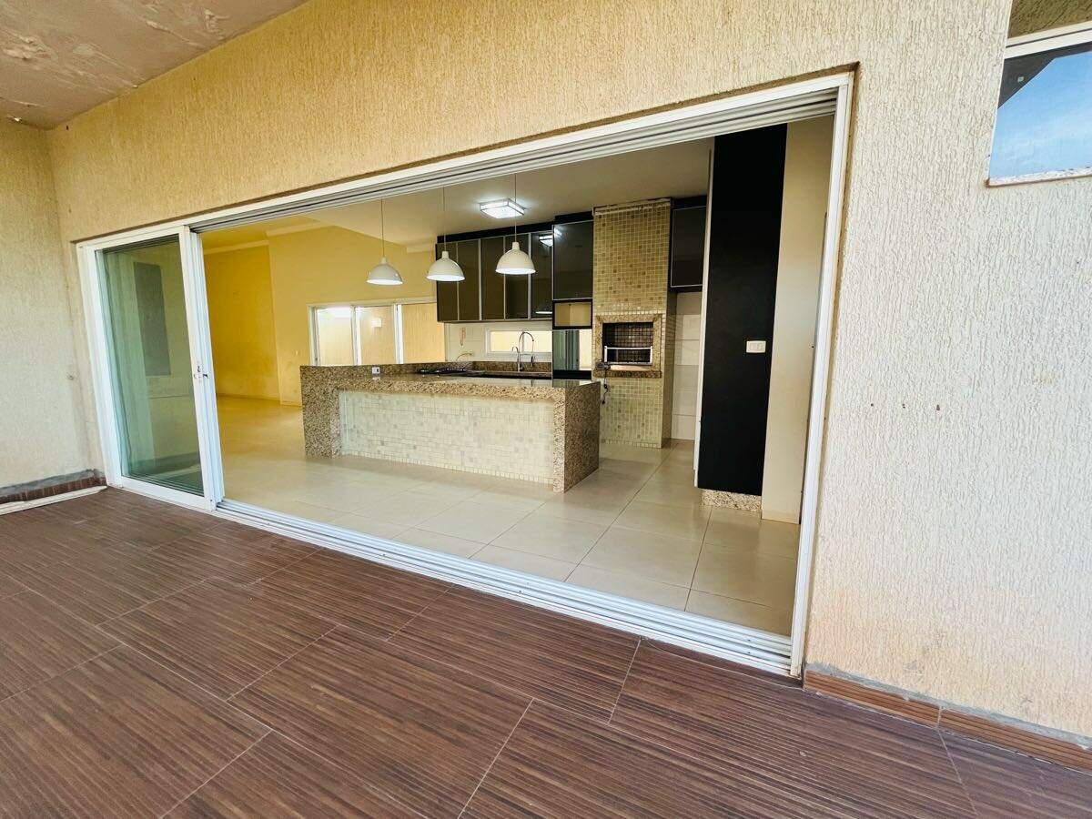 Casa em Condomínio à venda no Village do Lago: 