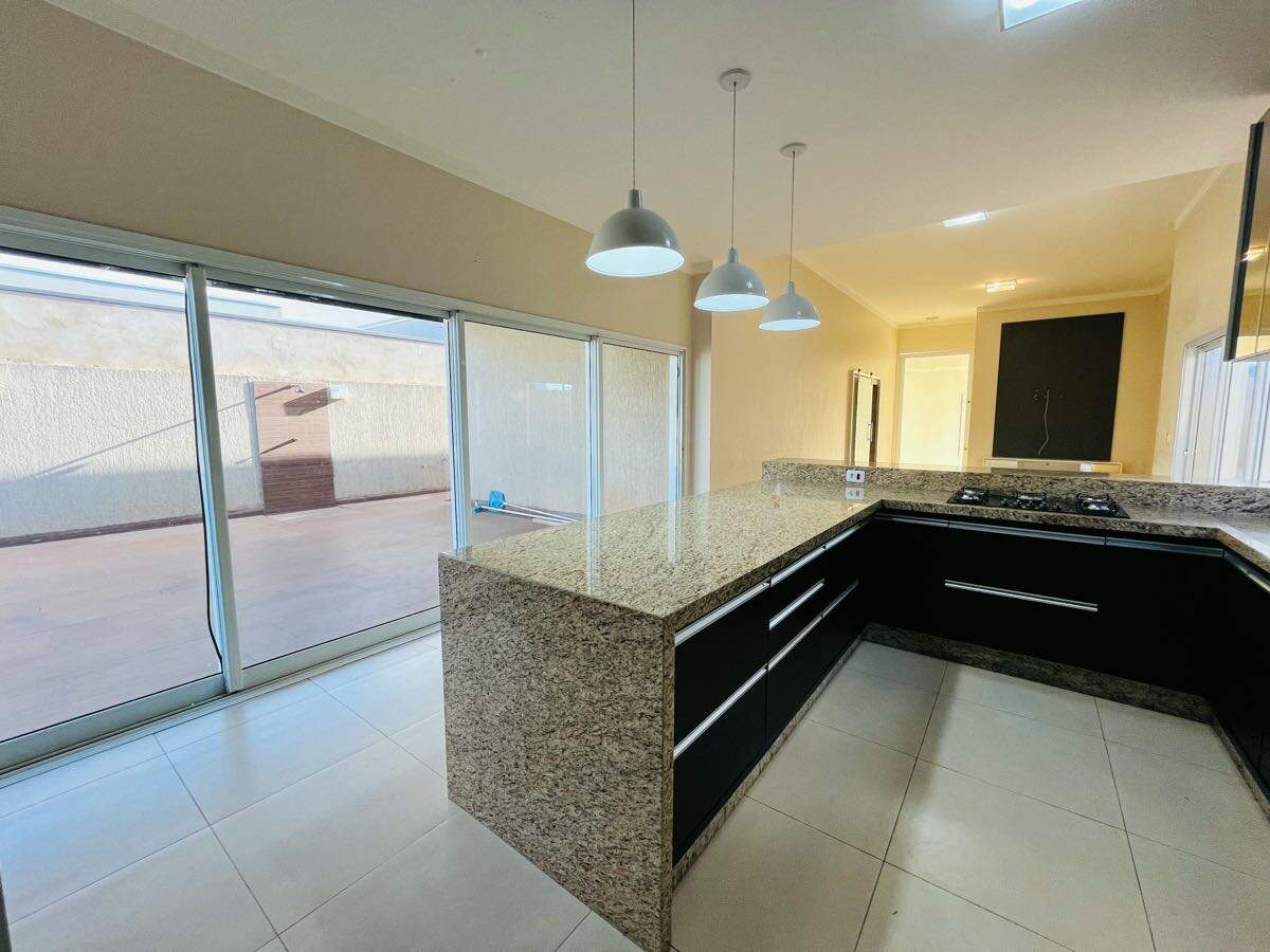 Casa em Condomínio à venda no Village do Lago: 