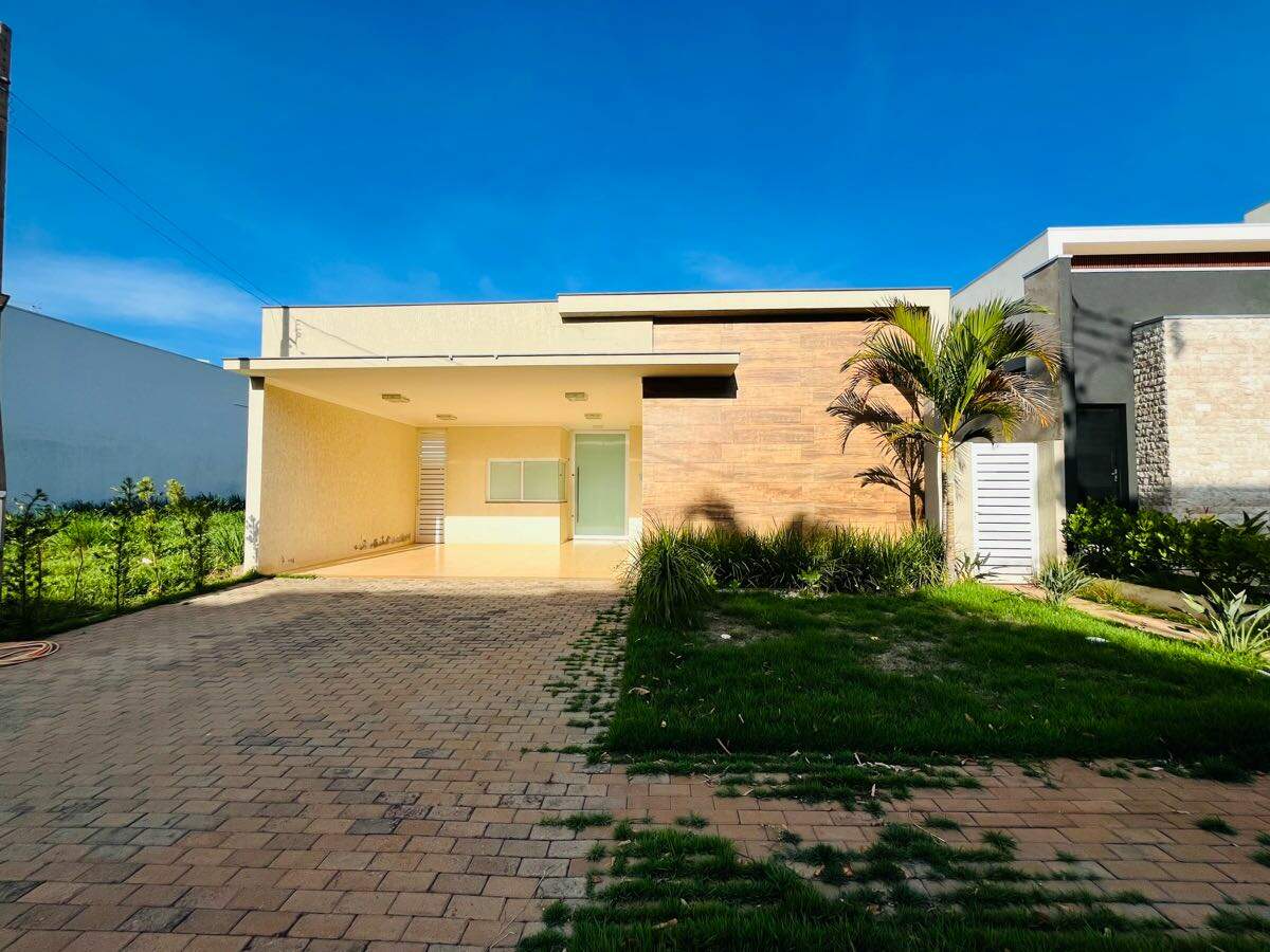 Casa em Condomínio à venda no Village do Lago: 