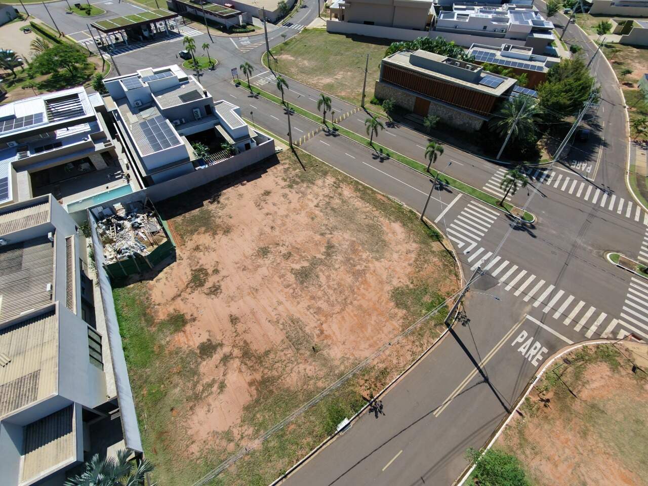 Terreno em Condomínio à venda no Condomínio Villa Dumont:
