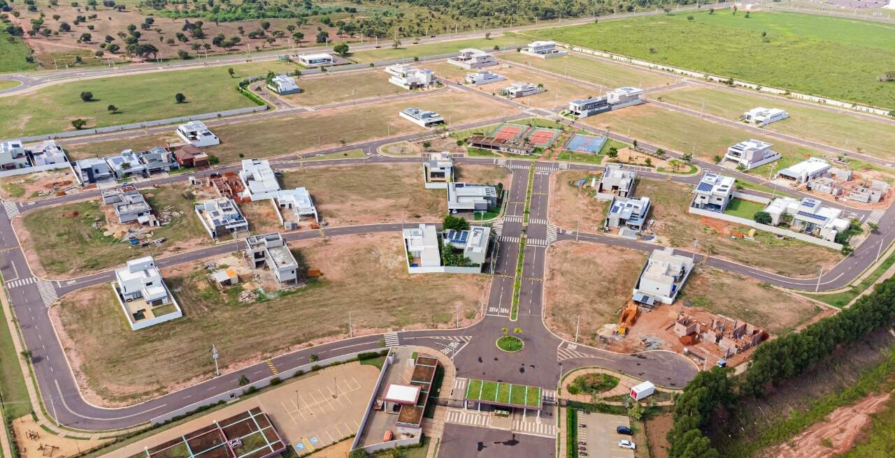 Terreno em Condomínio à venda no Condomínio Villa Dumont: 