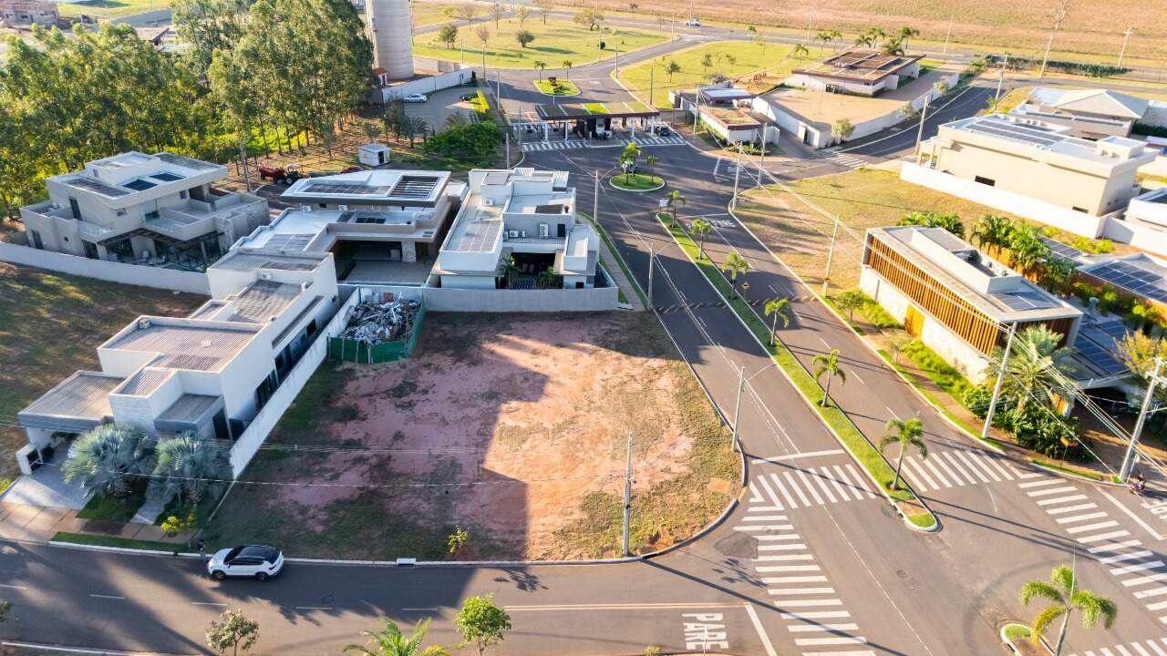 Terreno em Condomínio à venda no Condomínio Villa Dumont: 