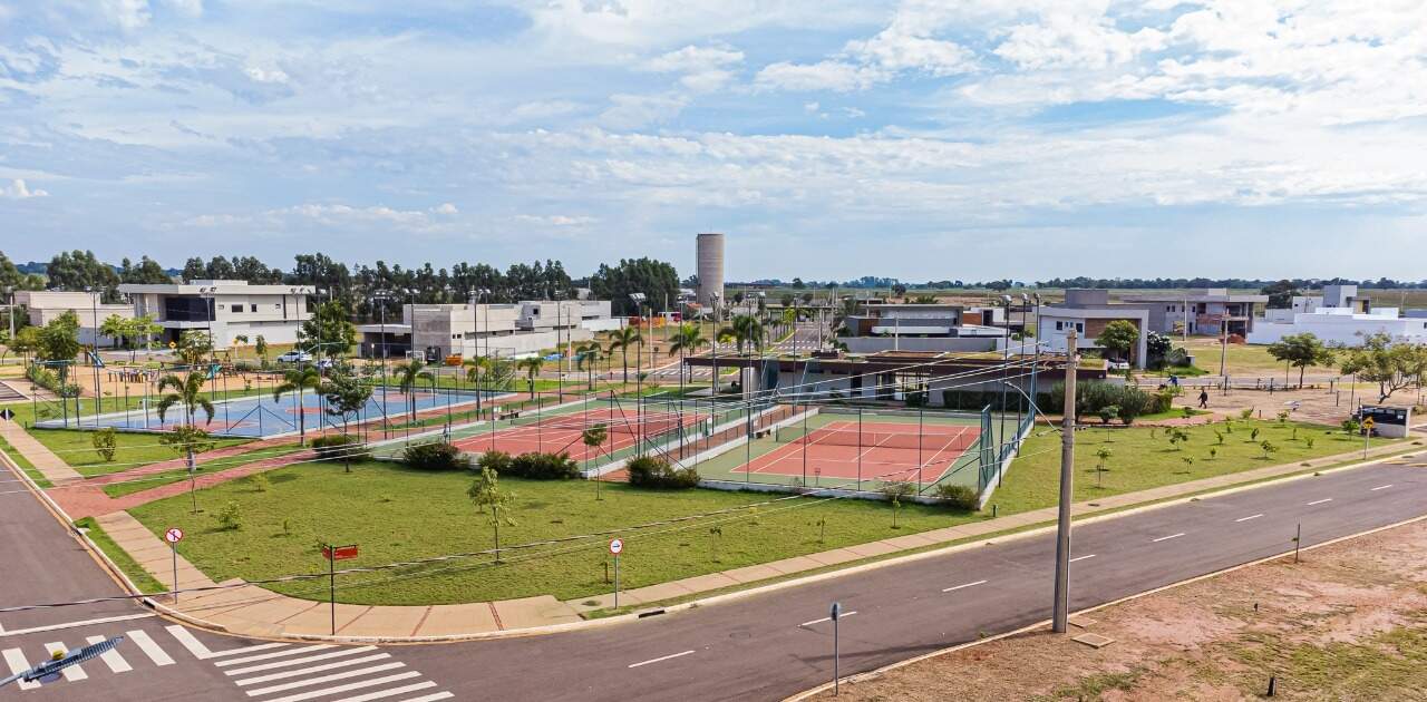 Terreno em Condomínio à venda no Condomínio Villa Dumont: 