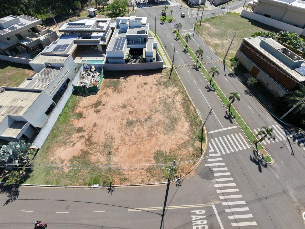 Terreno em Condomínio à venda no Condomínio Villa Dumont:
