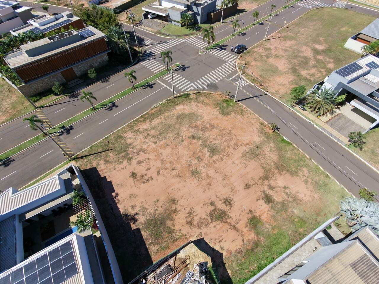 Terreno em Condomínio à venda no Condomínio Villa Dumont: