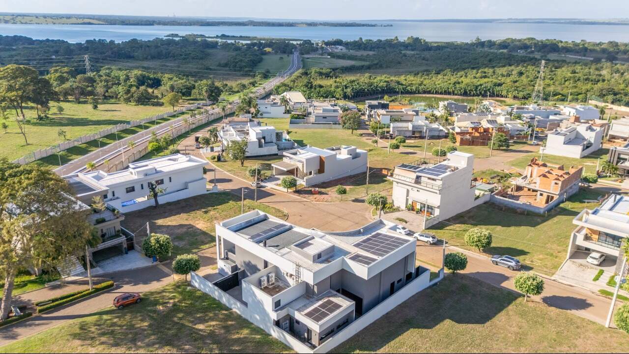 Casa em Condomínio à venda no Village do Lago: 