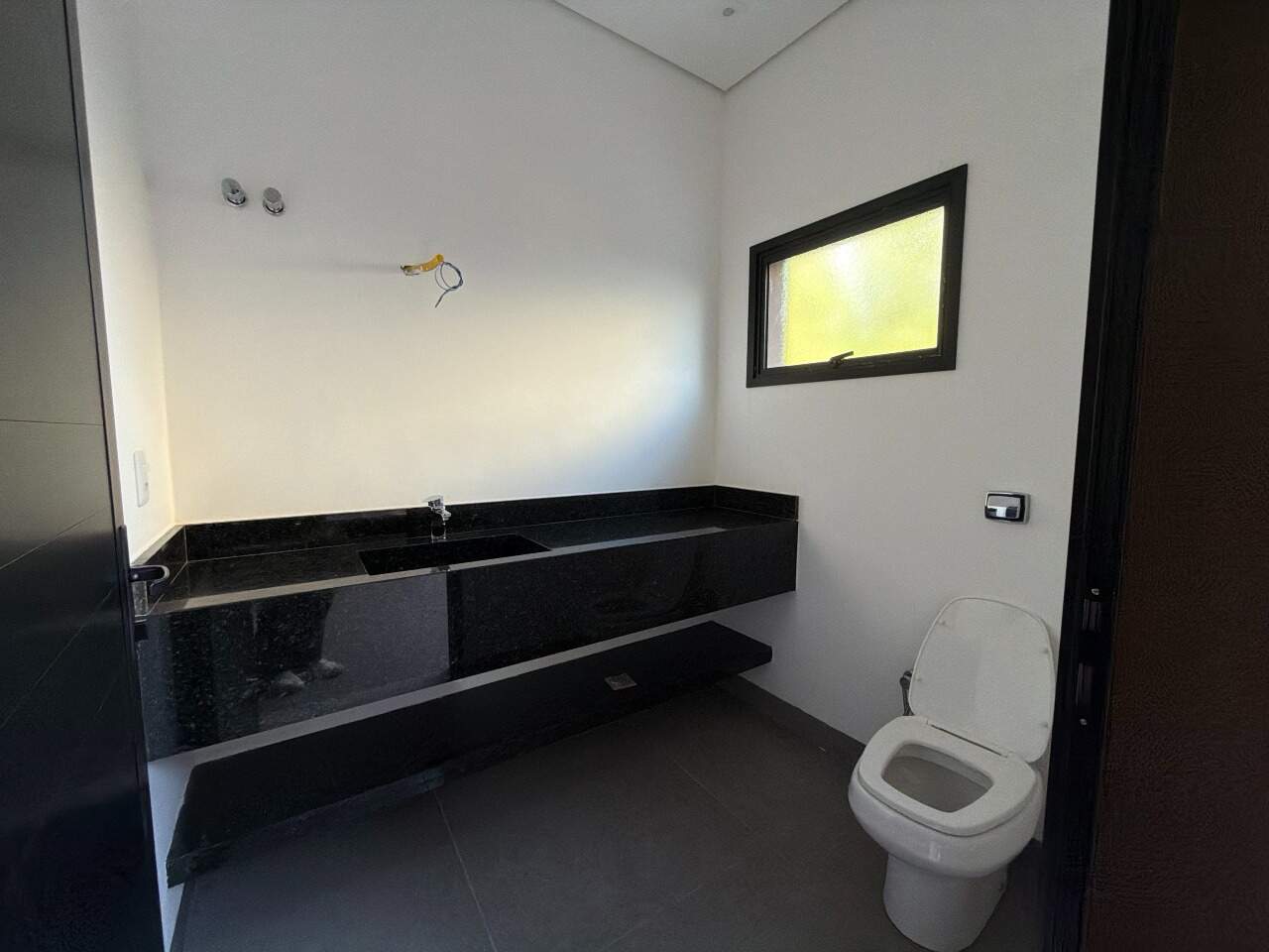 Casa em Condomínio à venda no Residencial Costa Leste: 