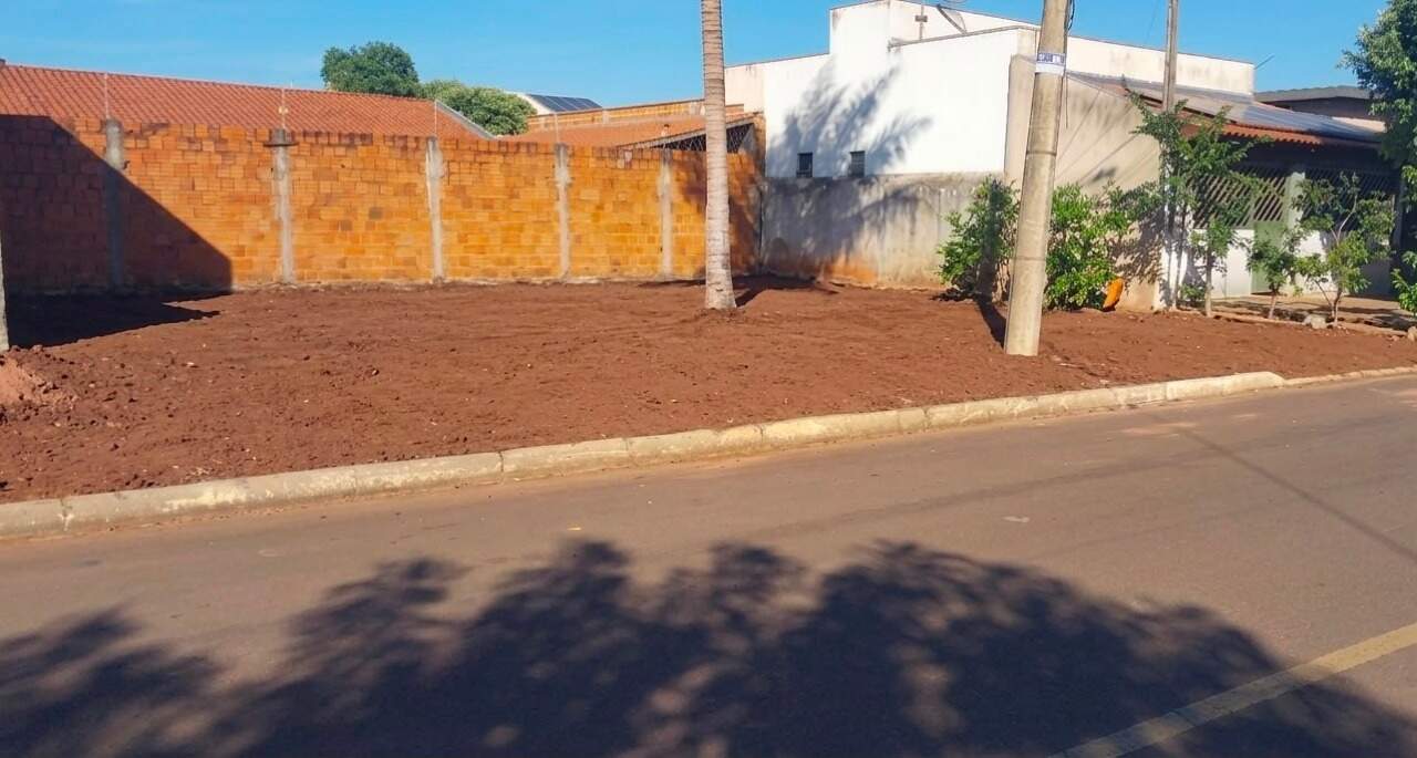 Terreno à venda no Jardim das Acácias: 