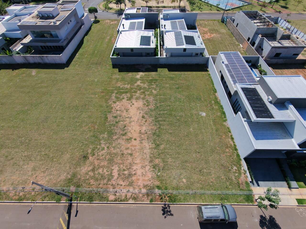 Terreno em Condomínio à venda no Condomínio Villa Dumont: