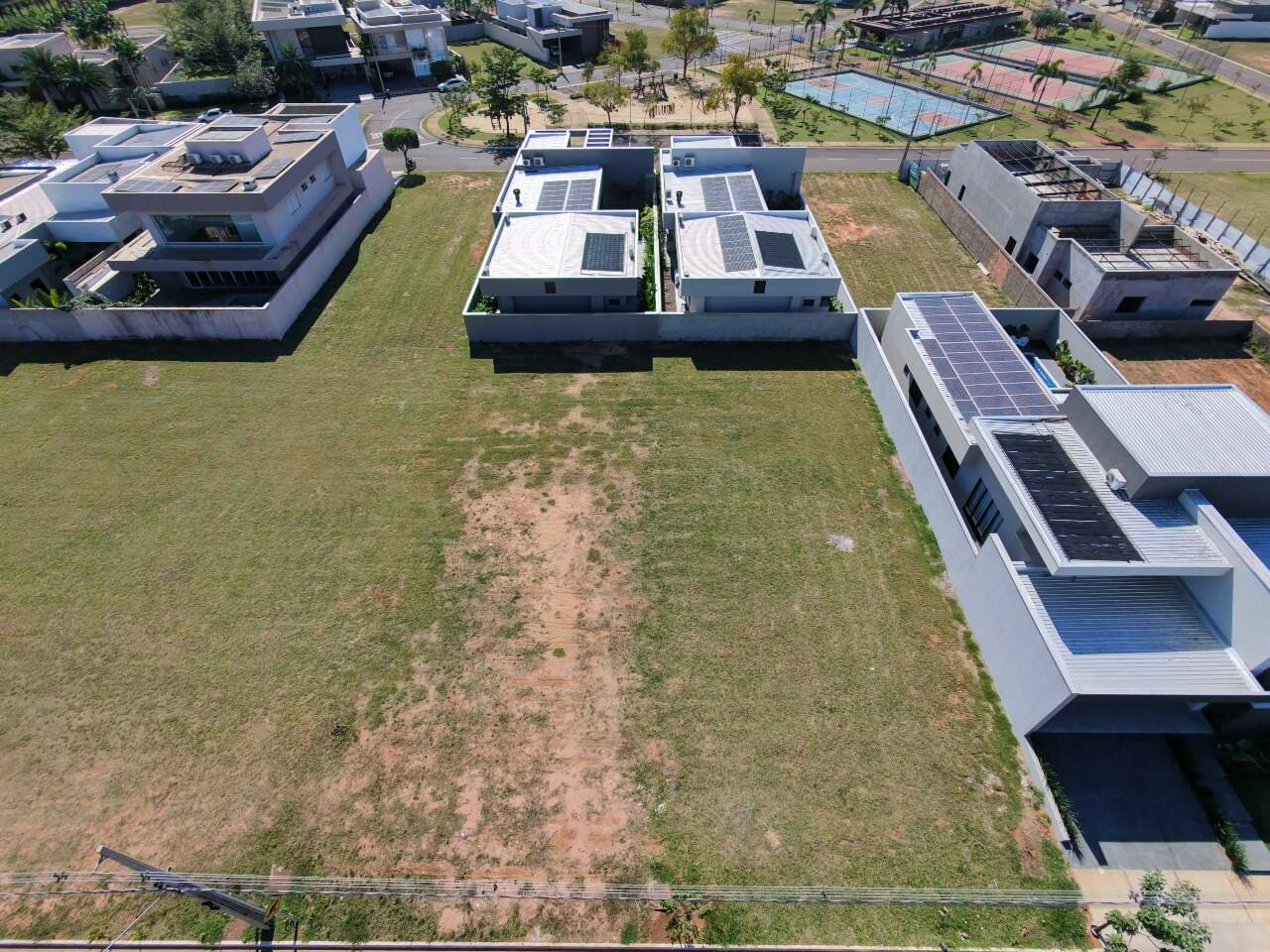 Terreno em Condomínio à venda no Condomínio Villa Dumont: