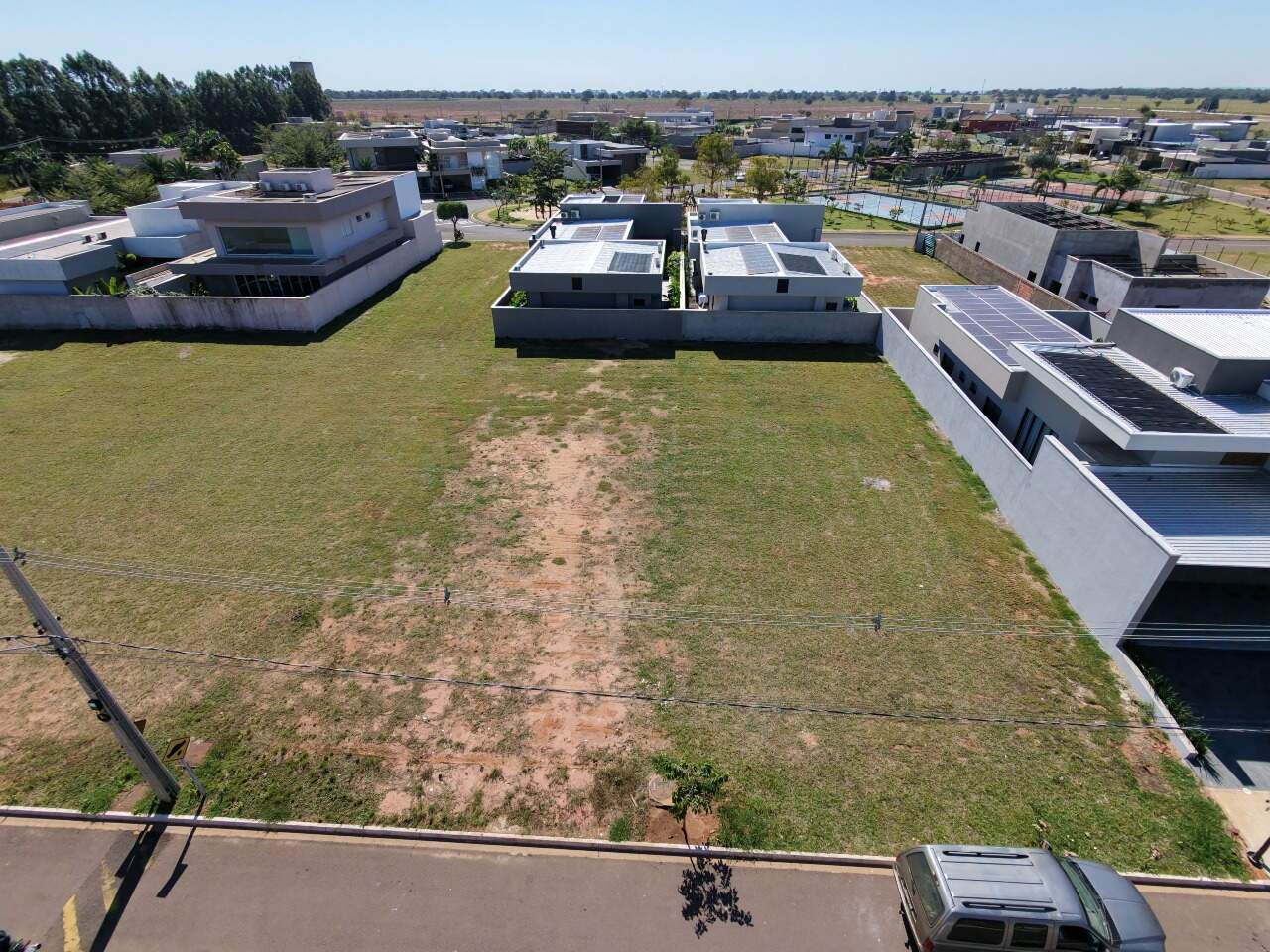 Terreno em Condomínio à venda no Condomínio Villa Dumont: