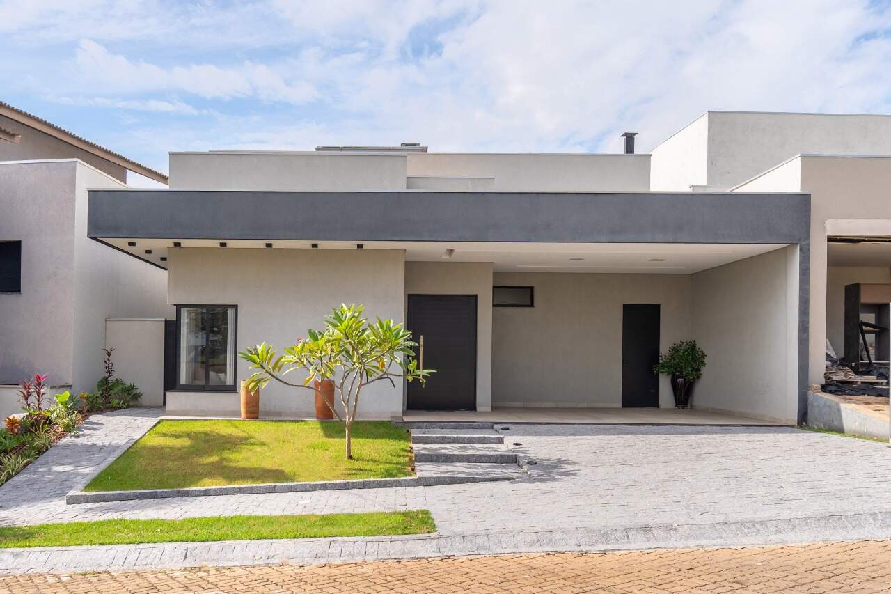 Casa em Condomínio à venda no Village do Lago: 