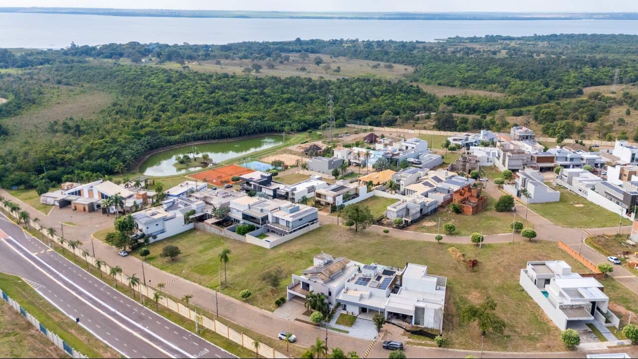 Casa em Condomínio à venda no Village do Lago: 