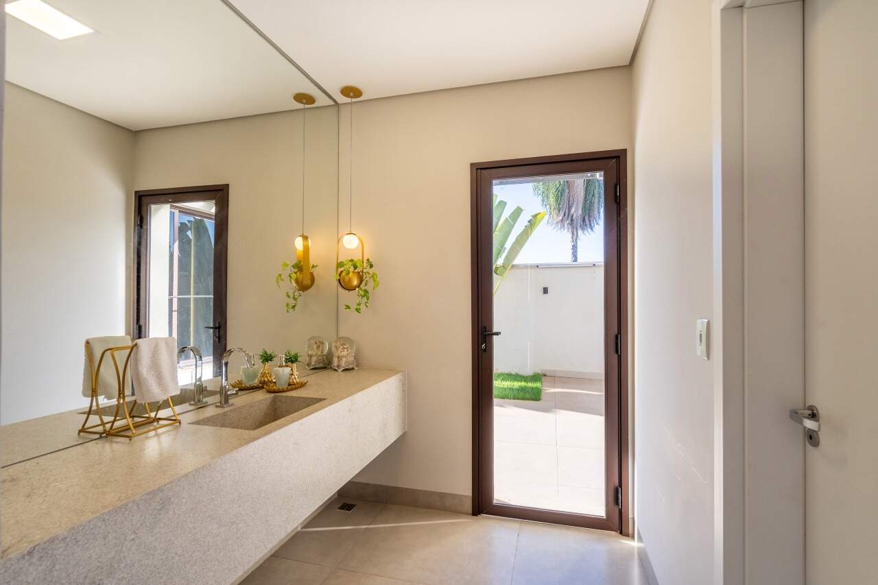 Casa em Condomínio à venda no Village do Lago: 