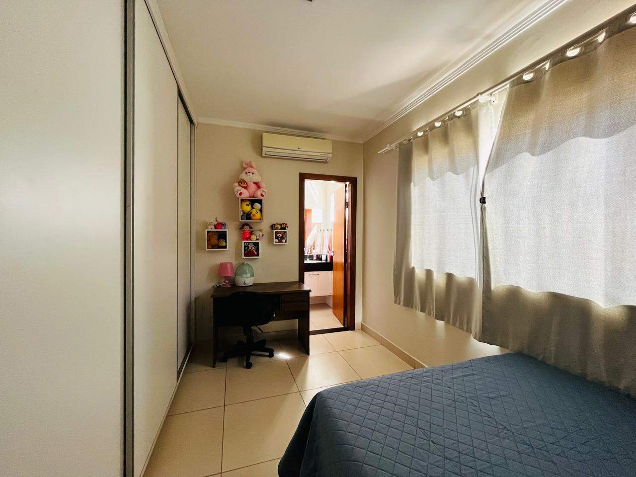 Casa em Condomínio à venda no Village do Lago: 