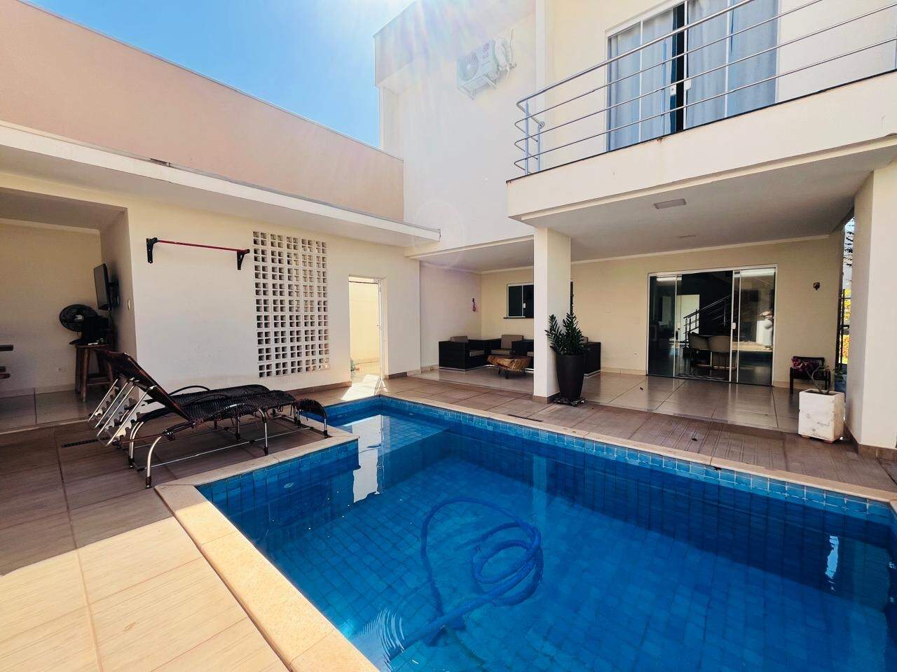 Casa em Condomínio à venda no Village do Lago: 