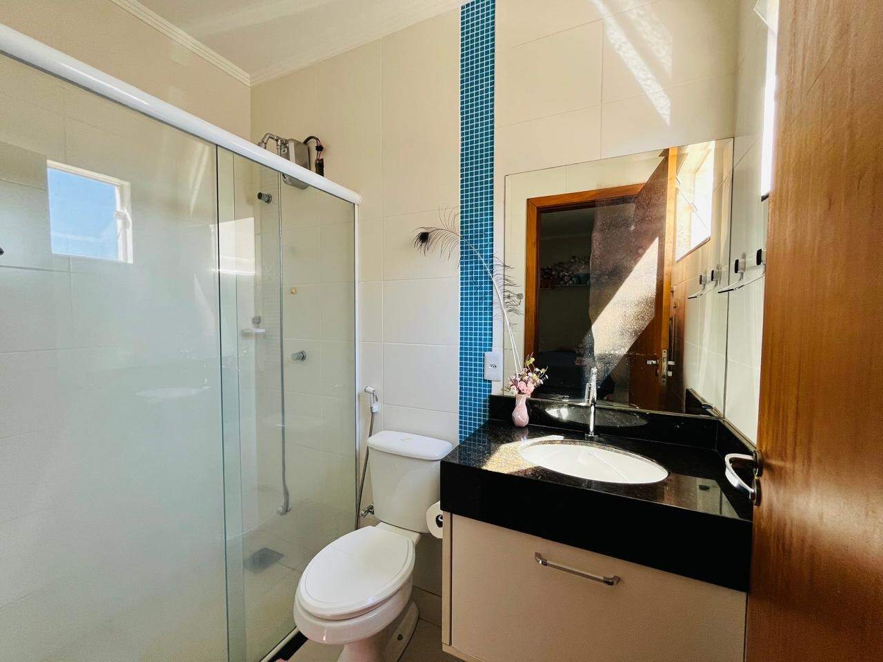 Casa em Condomínio à venda no Village do Lago: 