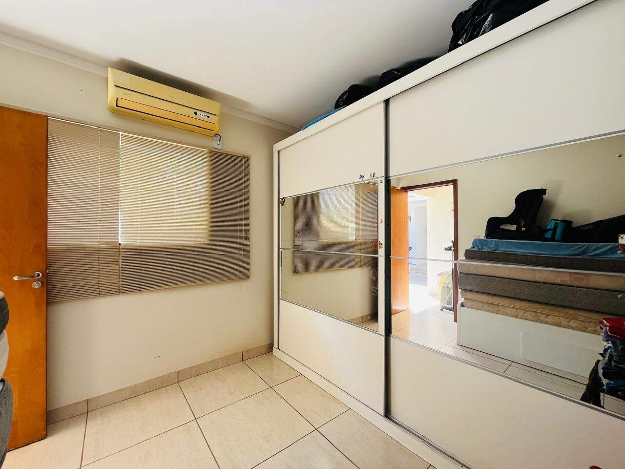Casa em Condomínio à venda no Village do Lago: 