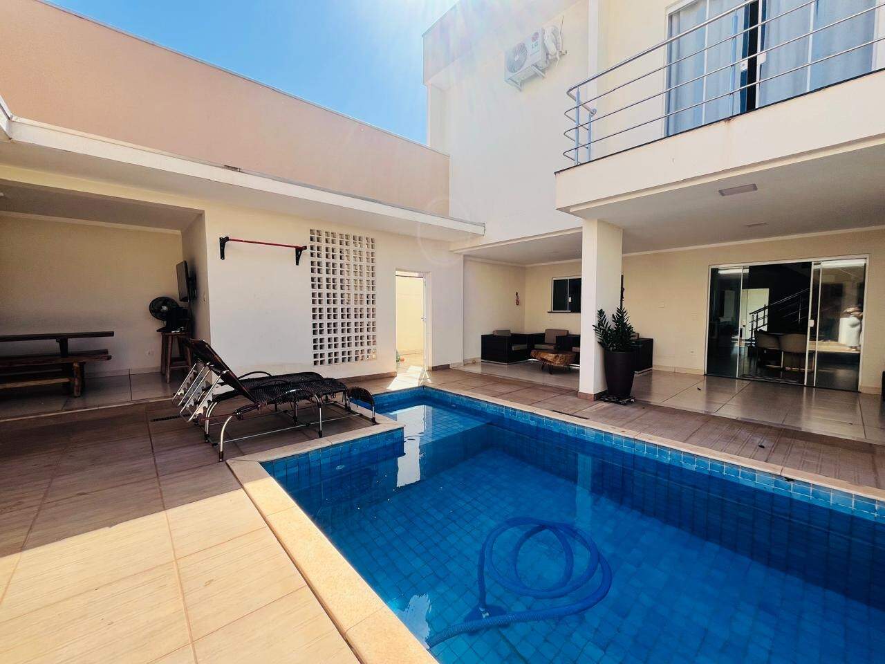 Casa em Condomínio à venda no Village do Lago: 
