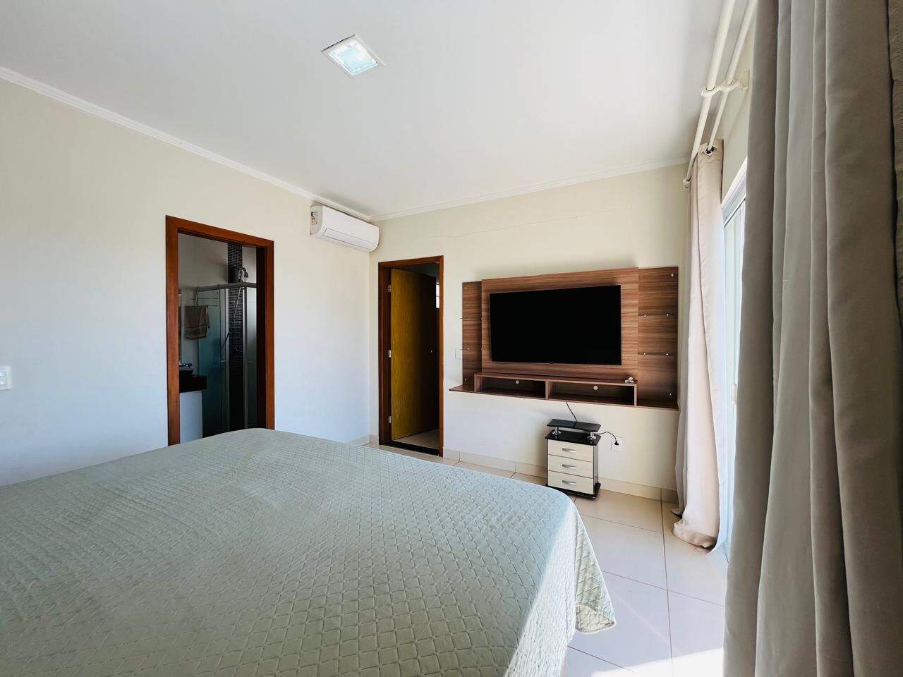 Casa em Condomínio à venda no Village do Lago: 