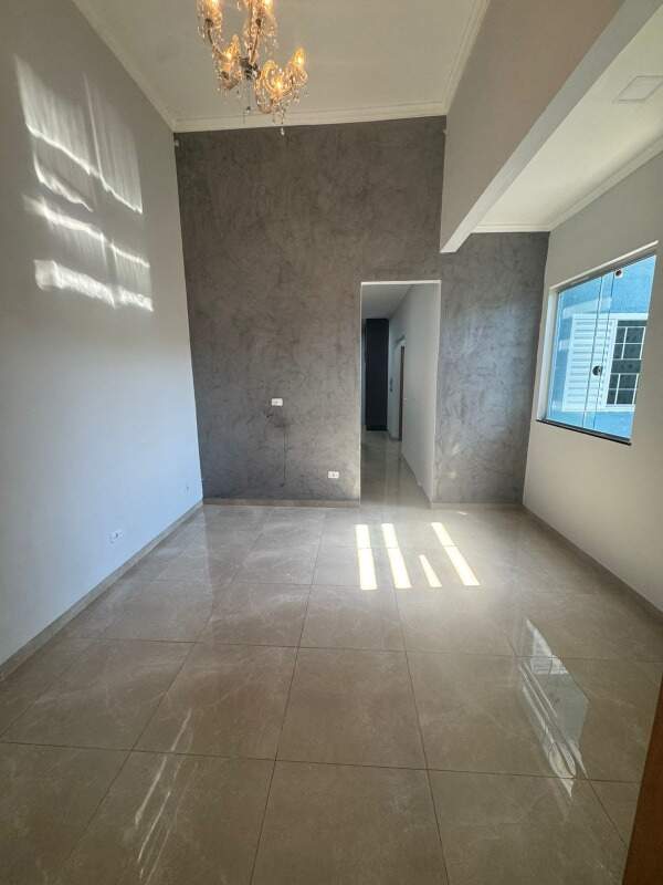 Casa à venda no Jardim dos Ipês III: 