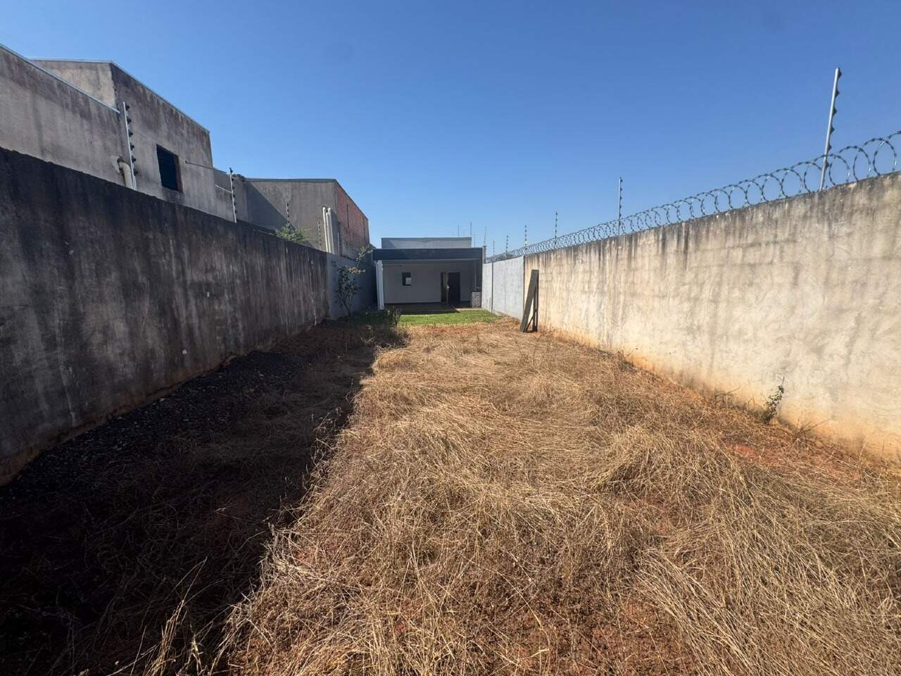Casa à venda no Jardim dos Ipês III: 