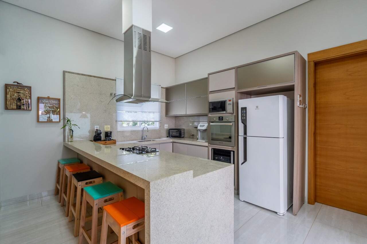 Casa em Condomínio à venda no Portal das Águas: 
