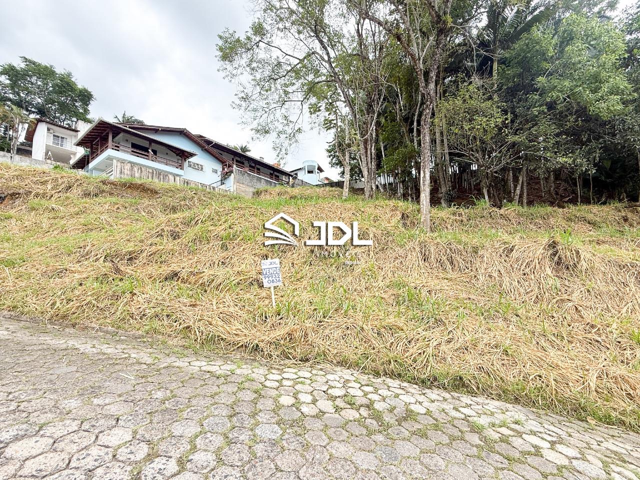 Terreno à venda no bairro Escola Agrícola: 