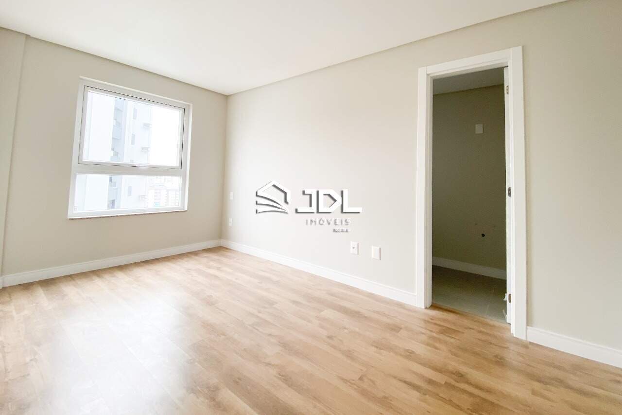 Apartamento à venda no bairro Velha: 