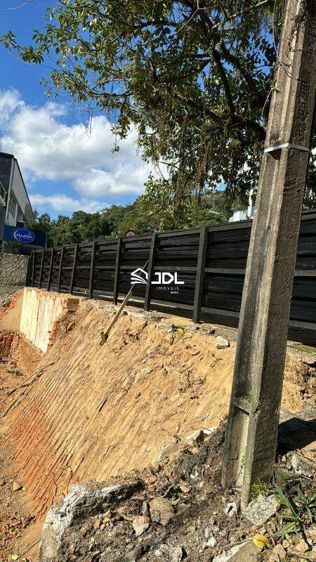 Terreno à venda no bairro Velha: 