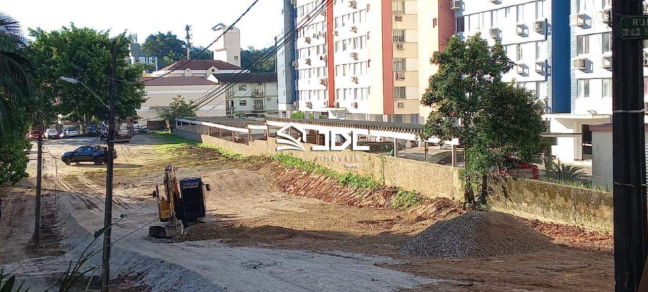 Terreno à venda no bairro Velha: 
