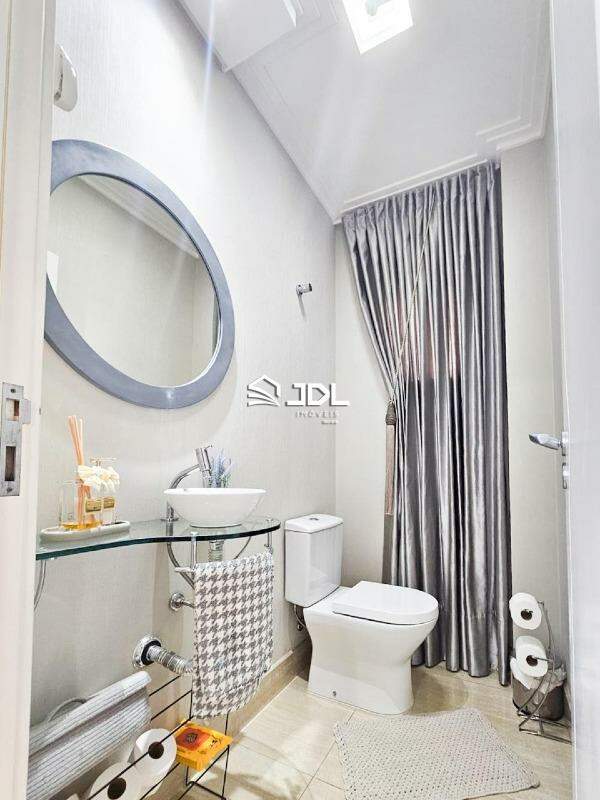 Casa à venda no bairro Velha: