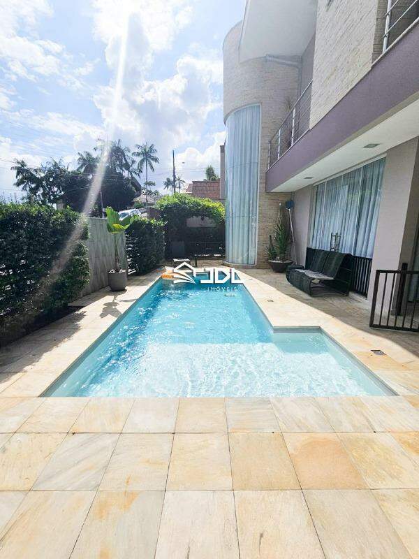 Casa à venda no bairro Velha: 