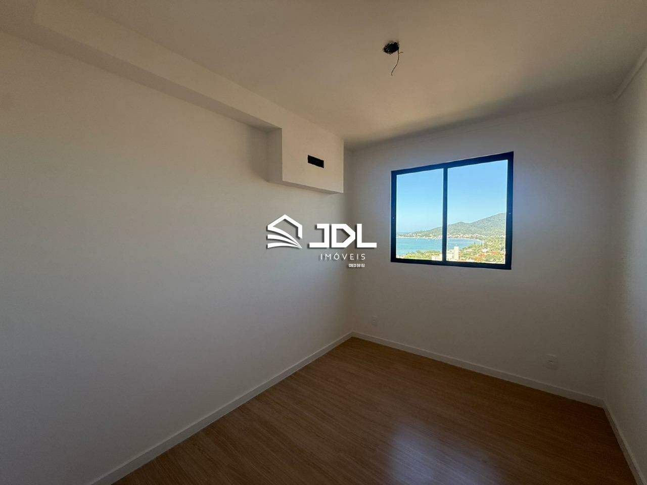 Apartamento à venda no bairro Armação: 