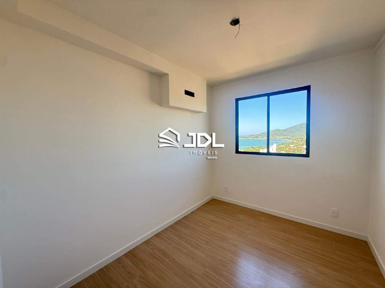 Apartamento à venda no bairro Armação: 