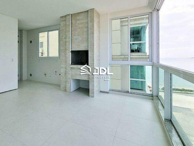 Apartamento à venda no bairro Meia Praia: 