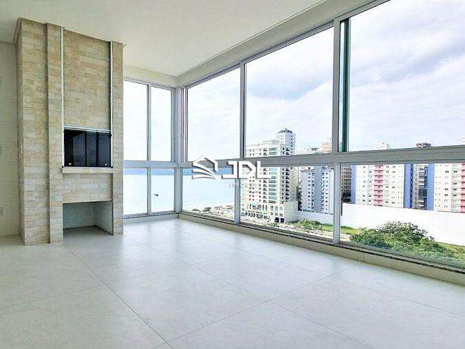 Apartamento à venda no bairro Meia Praia: 