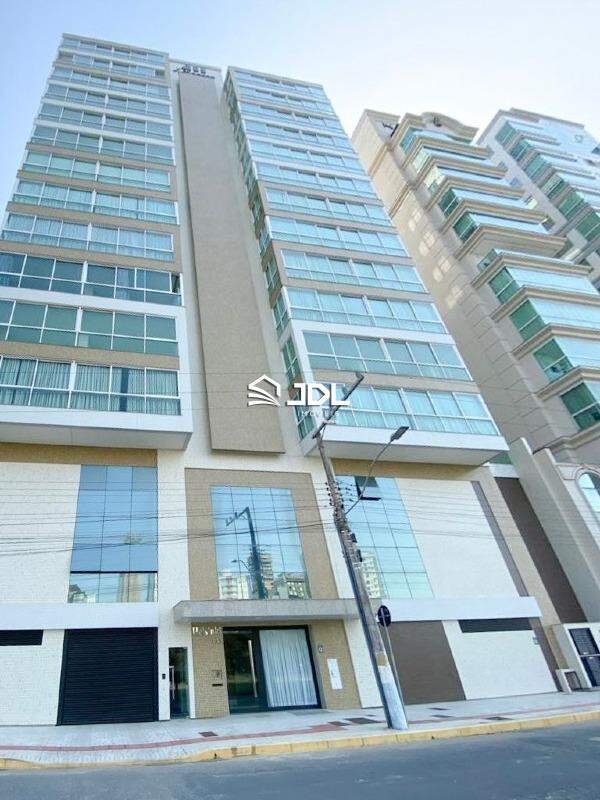Apartamento à venda no bairro Meia Praia: 