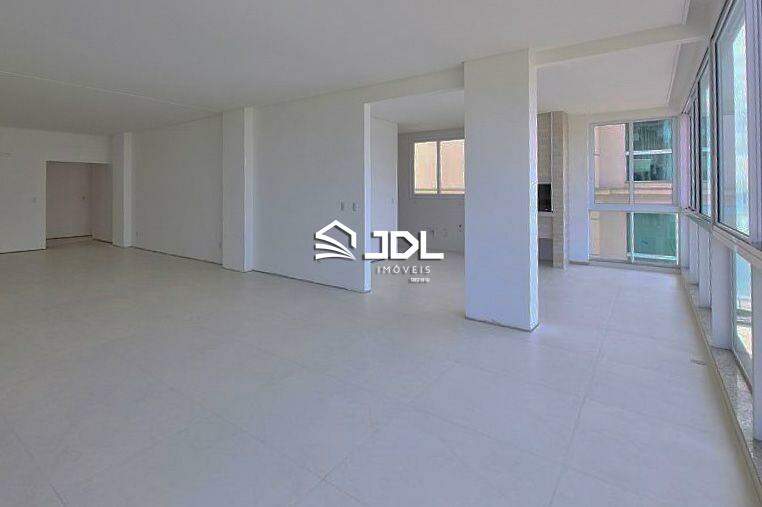 Apartamento à venda no bairro Meia Praia: 