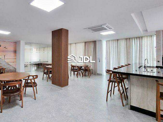Apartamento à venda no bairro Meia Praia: 