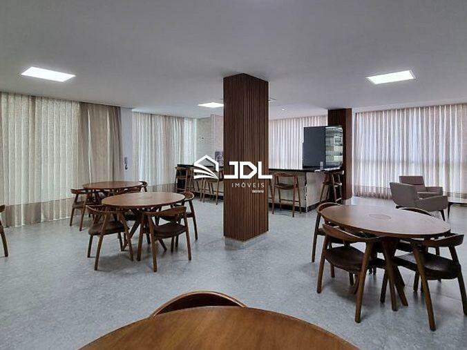 Apartamento à venda no bairro Meia Praia: 