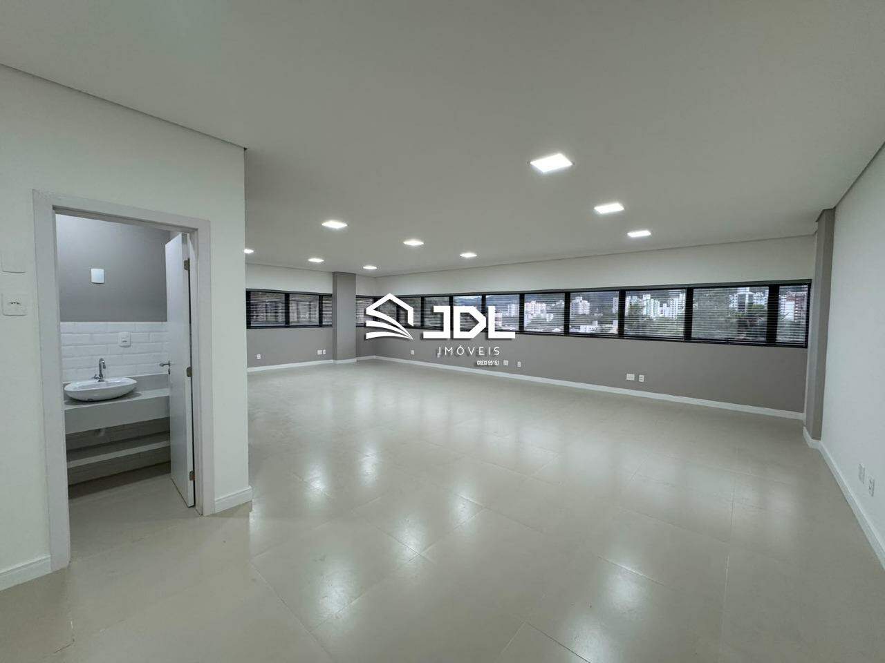 Sala à venda no bairro Garcia: 