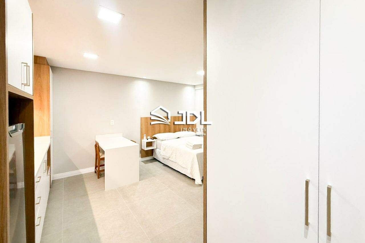 Apartamento à venda no bairro Velha: 