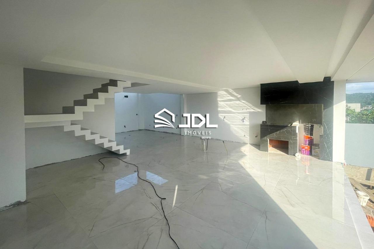 Casa à venda no bairro Ponta Aguda: 