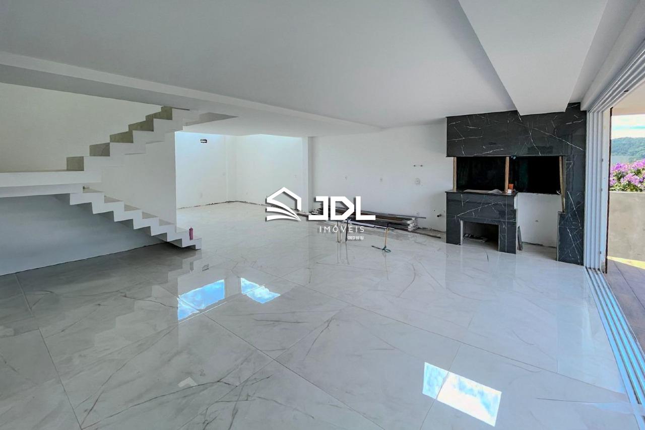 Casa à venda no bairro Ponta Aguda: 