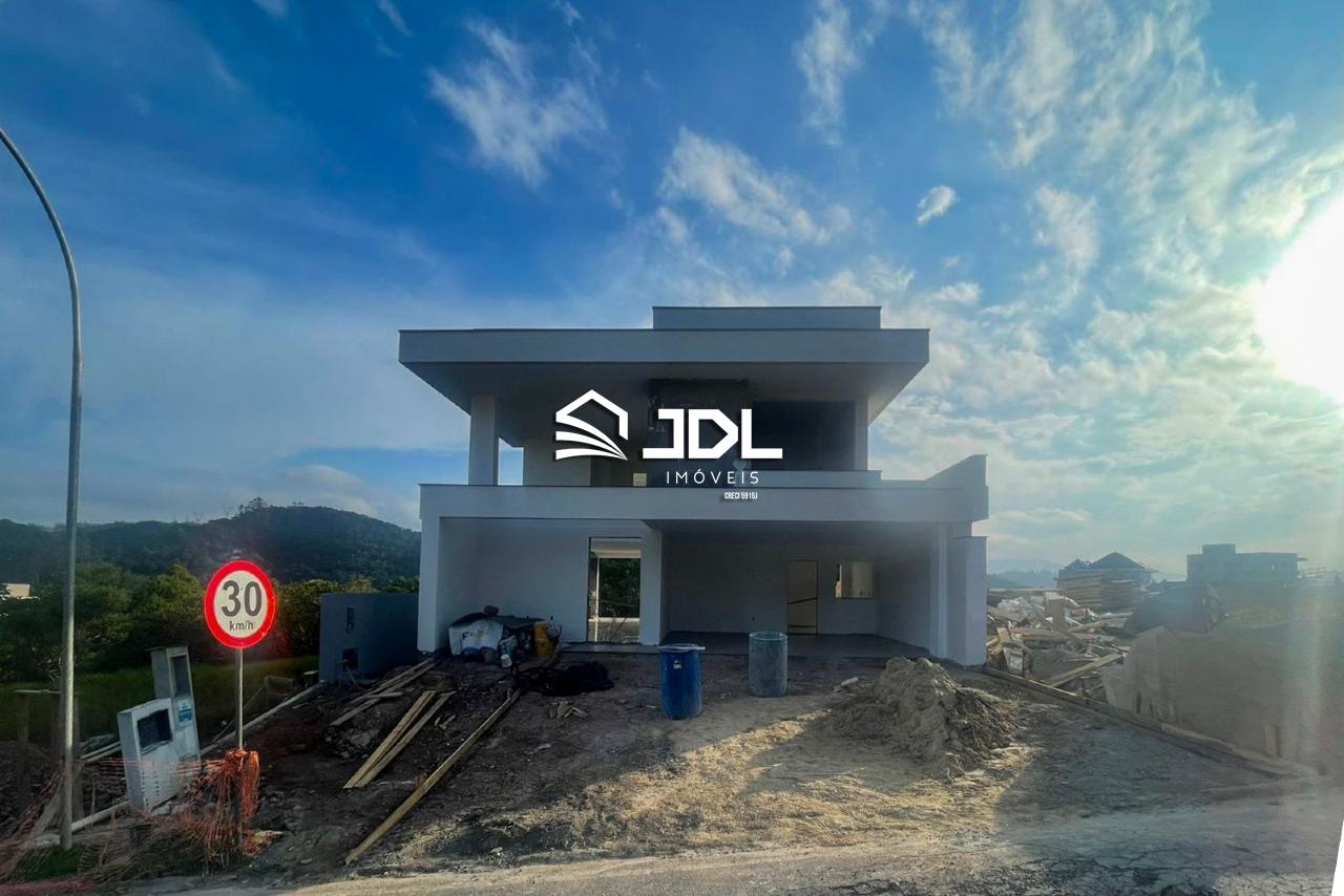 Casa à venda no bairro Ponta Aguda: 